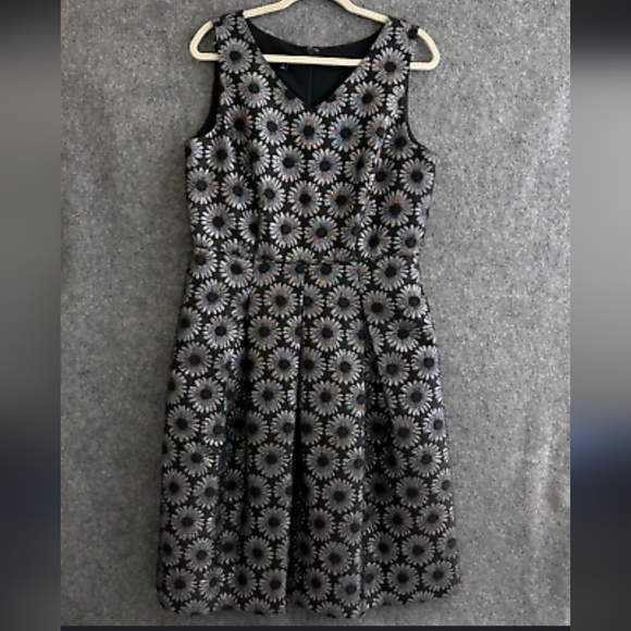 Talbots Dresses & Skirts - Talbots Sleeveless Black Dress with Silver Daisy Print Size 12 Lined